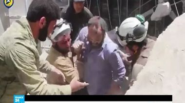 عناصر القبعات البيضاء في سوريا ينالون جائزة نوبل البديلة