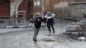 الأمم المتحدة تسقط مساعدات على مدينة محاصرة في سوريا