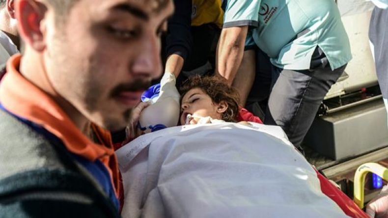 50 قتيلاً في قصف بالصواريخ على مستشفيات ومدارس شمالي سوريا