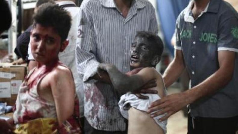 مقتل 12 شخصاً في قصف للجيش السوري