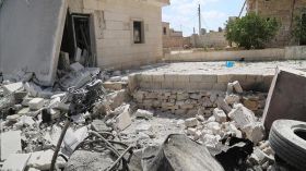 قتلى وجرحى جراء سقوط براميل متفجرة على بلدتين شمالي سوريا