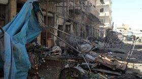 بدء إجلاء سكان من بلدات سورية محاصرة