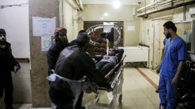 16 قتيلاً في ضربة جوية على سجن في إدلب