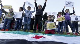 حافلات تدخل بلدة الزبداني السورية لإجلاء مقاتلي المعارضة