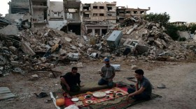 الرئيس السوري يلتقي وزير الدفاع الروسي في دمشق