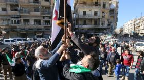 مقتل 19 شخصاً في غارة على سوق في إدلب السورية