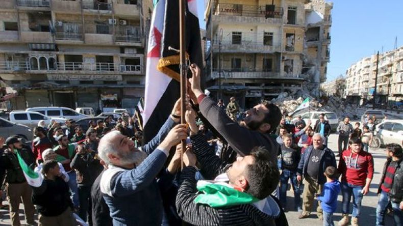 مقتل 19 شخصاً في غارة على سوق في إدلب السورية