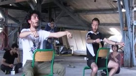 فرنسا: لاجئون سوريون يختارون المسرح للتعايش مع الواقع