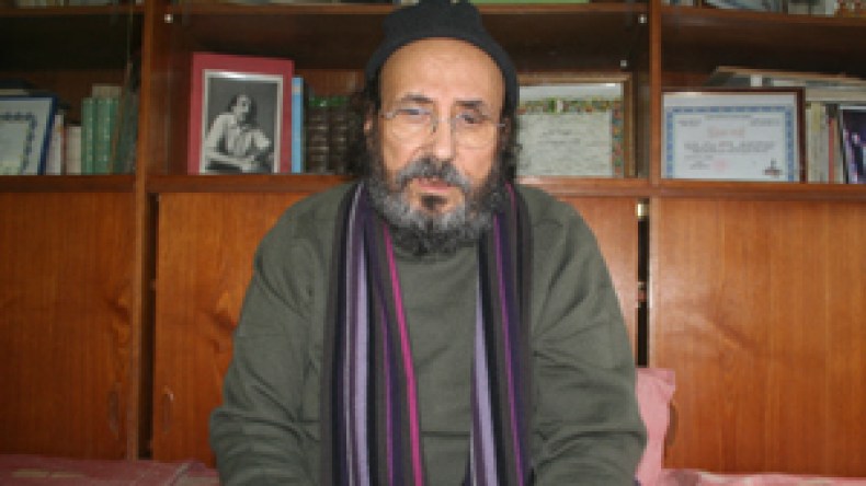 رضا حوحو يشهد على تسليم جائزة العويس للطاهر وطار