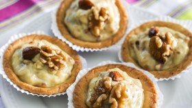 كعكات بالفواكه الجافة