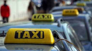 دكتور في الإلكترونيك يعمل سائق “طاكسي” لكسب قوته