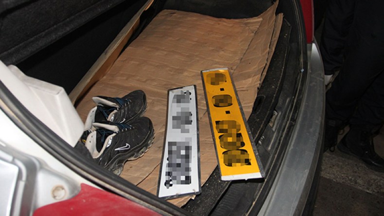 احذروا..سيارات فاخرة بملفات مزورة عبر 10 ولايات