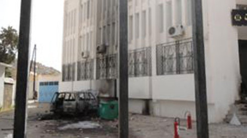 حرق محكمة جانت بإليزي في أحداث شغب عنيفة