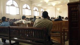 موظفة في بنك وجامعيتين ضمن شبكة الدعارة الدولية بعنابة