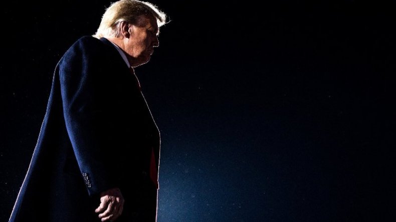 دونالد ترامب يبحث عن “فتوى” لإصدار عفو رئاسي عن نفسه