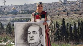 سيدة الأرض الفلسطينية تكرم الرئيس عبد المجيد تبون