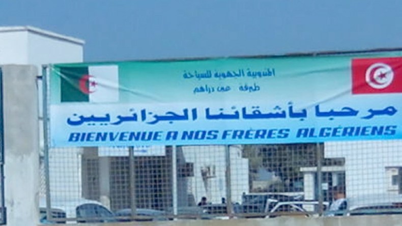 شباب يعذبون رضعهم وأمهاتهم في الطوابير للاستفادة من منحة السفر