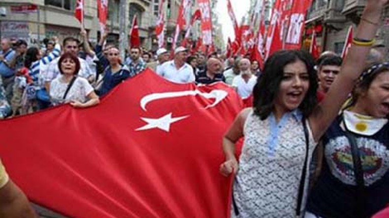الآلاف يحتجون ضد الفساد في تركيا