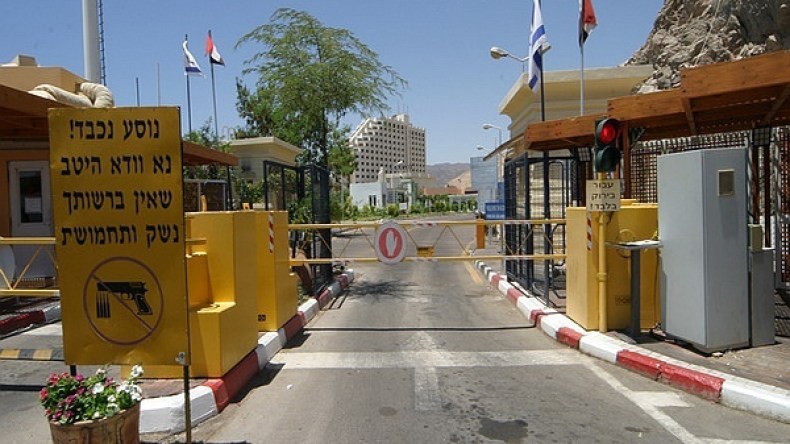 الاحتلال الإسرائيلي يغلق معبر طابا مع مصر