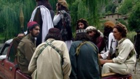 ضربات جوية باكستانية تقتل 32 متمرداً بينهم قادة كبار