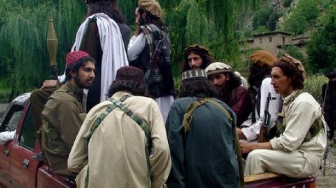 ضربات جوية باكستانية تقتل 32 متمرداً بينهم قادة كبار