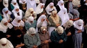 “تراويح” النساء.. حضر كل شيء وغابت الصلاة!