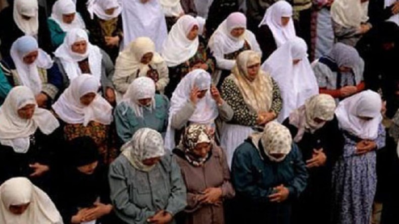 “تراويح” النساء.. حضر كل شيء وغابت الصلاة!