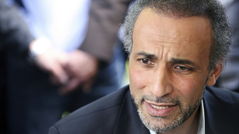 طارق رمضان يرد على اتهامه بالتحرش بطالبات في سويسرا