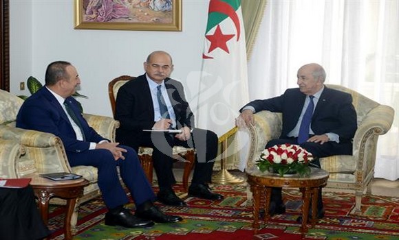 Le Président Tebboune reçoit le ministre turc des Affaires étrangères