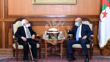 Le président Tebboune reçoit le moudjahid Othmane Belouizdad