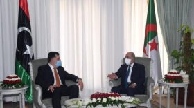 Le président Tebboune s’entretient au téléphone avec Fayez Al-Sarraj