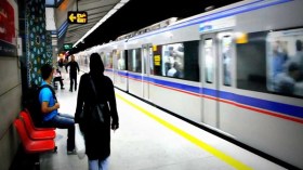 هجوم بالسكين في مترو طهران