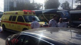 استشهاد فلسطيني بعد طعنه مجندة إسرائيلية وسط تل أبيب