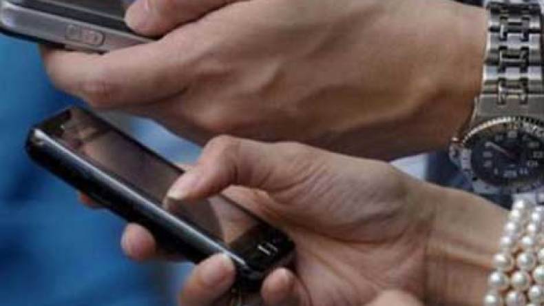 الهاتف المحمول.. النّعمة التي حوّلناها إلى نقمة