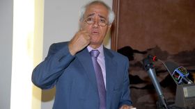 تسريح العمال وخفض الاستثمارات لمواجهة سيناريو أزمة 1986