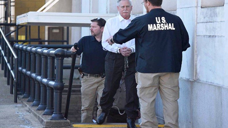 السجن 20 عاماً على أمريكي خطط لحرق مسجد ومدرسة للمسلمين