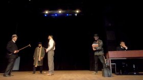 حيدر بن حسين يتعاطى ابسن