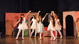 أسئلة الطفولة تشاكس دبيب الخشبة في خنشلة