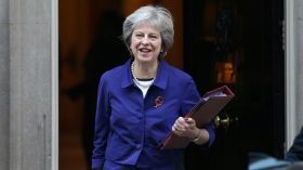 رئيسة وزراء بريطانيا تحذر النواب من عرقلة “بريكست”