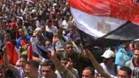 تنسيقية الثورة المصرية ترفض قرارات العسكري بتفعيل الطوارئ وتحذر من التعرض لشباب الثورة