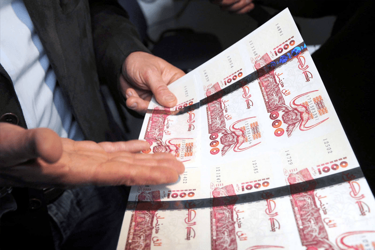 Les Algériens s’interrogent sur les 4000 milliards de dinars imprimés