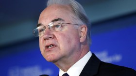 لهذا السبب قدم وزير الصحة الأمريكي استقالته