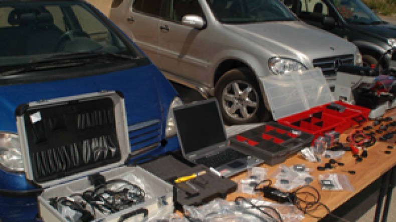 أعوان أمن ضمن عصابة خطيرة تحترف سرقة السيارات من الحظائر ليلا