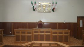 فتاة بالبليدة تستغل تعلق شاب بها لتسرق سيارته