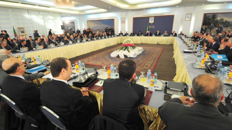 بعد نصف قرن من الاستقلال.. الفرنسية اللغة الرسمية للمسؤولين