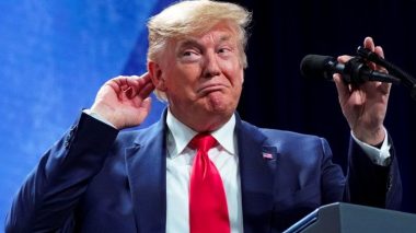 Donald Trump marchant avec difficulté: il est contraint de se justifier