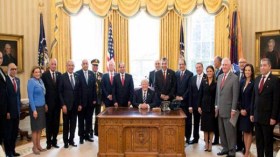 ترامب ينشر صورة غريبة مع السيسي