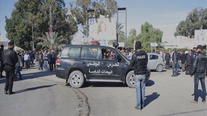 تونس: مسلحون يهاجمون مركزاً أمنياً على الحدود مع الجزائر