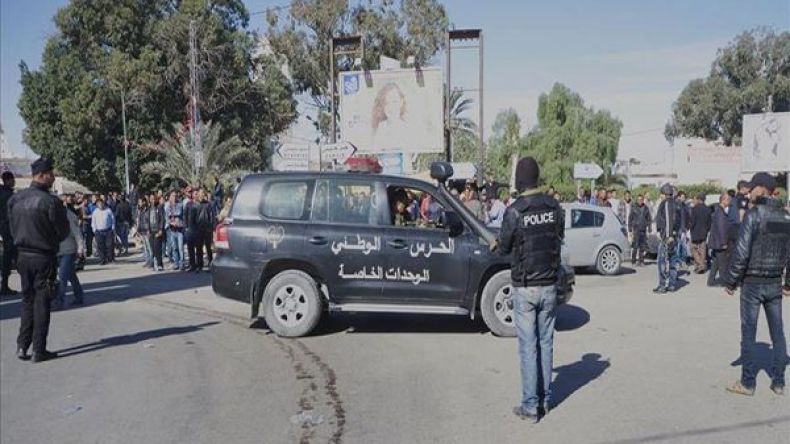 تونس: مسلحون يهاجمون مركزاً أمنياً على الحدود مع الجزائر