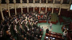 استقالة 32 نائباً من كتلة الحزب الحاكم في البرلمان التونسي